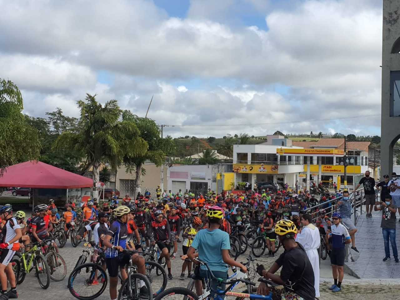 Camacã: Com total apoio da prefeitura equipe de Ciclistas participa de passeio em Itagimirim